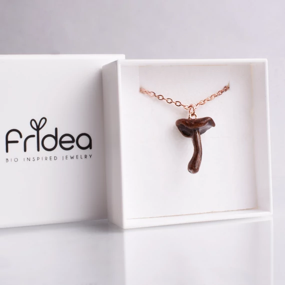 Lila pereszke nyaklánc (rosegold)